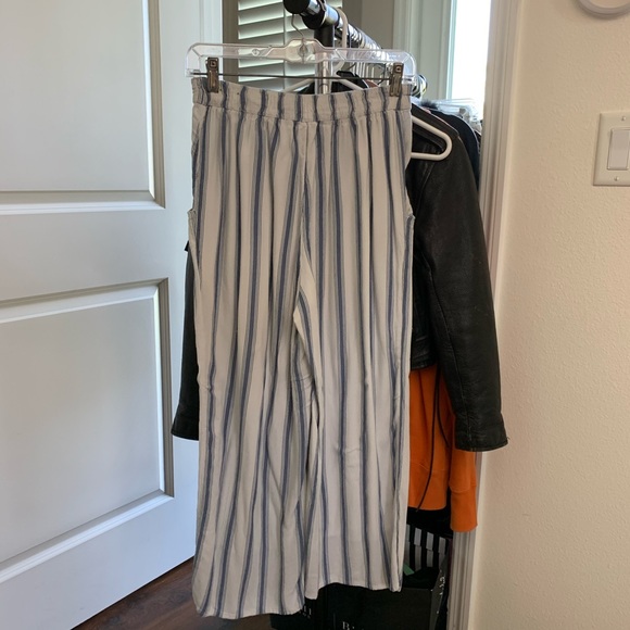 HOLLISTER WHITE BLUE STRIPED FLOWY PANTS CULOTTES - Picture 6 of 7